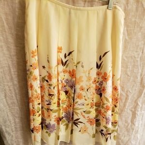 Floral pleated skirt